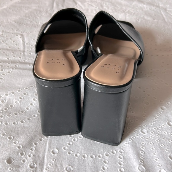 A new day high heel black shoes - Picture 3 of 7